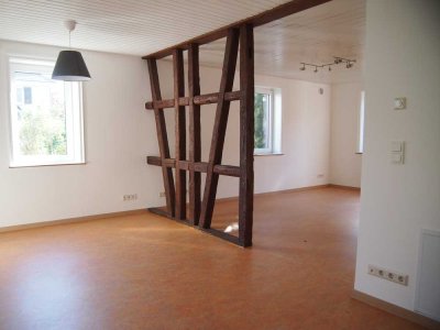 energetisch frisch modernisierte riesige 2,5-Zimmer Wohnung mit Loft-Charakter und Altbauflair