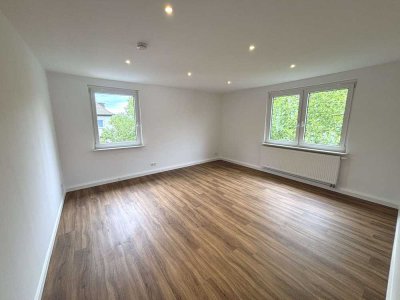 �⭐️SAARLANDVIERTE-Sanierte Wohung mit Einbauküche, Wannenbad, Vinylböden & Fliesen⭐️�