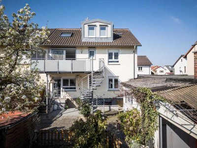 Schönes Zweifamilienhaus-Doppelhaushälfte auf großem Grundstück in Weinheim / West