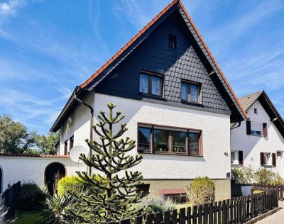 Freistehendes EFH mit Wintergarten, Garage und schönem Garten plus separatem Grundstück