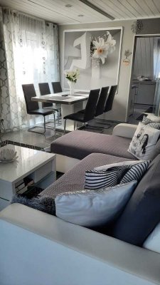 Geschmackvolle, modernisierte 3-Raum-Maisonette-Wohnung mit geh. Innenausstattung mit EBK