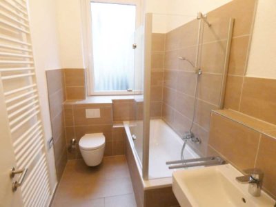 ** Modernisierte 4-Zi-Wohnung mit zwei Balkonen sucht einen neunen Mieter  **