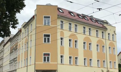 Wohnen im stilvoll sanierten Eckhaus. Helle 3 Zimmer Wohnung mit Aufzug und starkem Energiewert