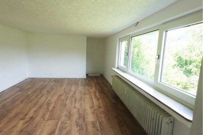 Modernisiert & bezugsfrei – 2-Zimmer-Wohnung in ruhiger Lage