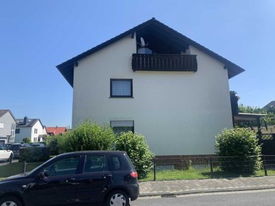 Helle gemütliche DG-Wohnung mit Balkon und Einbauküche in Karlstein a.Main