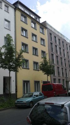 Geschmackvolle 2-Raum-Wohnung mit gehobener Innenausstattung mit Einbauküche in Düsseldorf