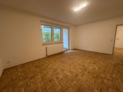 frisch renovierte 3-Zimmer-Wohnung mit grüner Terrasse