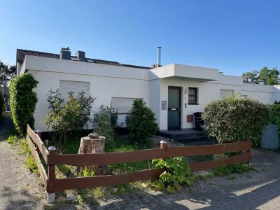 Architektonisches Juwel in Toplage – Atriumbungalow in Friedrichsdorf
