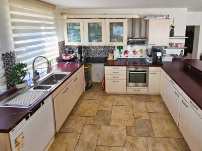 sehr gepflegte 3,5 Zi. Whg. mit Fußbodenheizung, EBK und Wintergarten in Eislingen-Nord