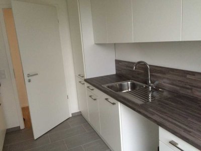 4-Zi Wohnung mit viel Tageslicht, toller Raumaufteilung,neuwertiger Einbauküche, gepflegtem Quartier