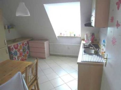 Exklusive 2-Raum-Dachgeschosswohnung mit Einbauküche in Duisburg-Walsum