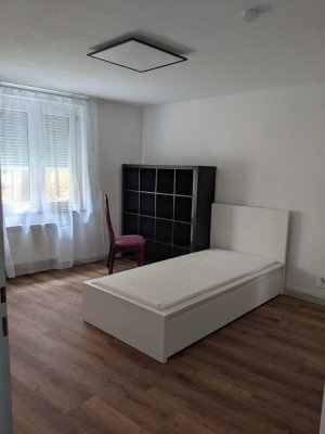 Wohnen mit Charakter: Drei Zimmer in der Würzburger Semmelstraße