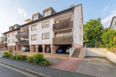 Großzügige 3-Zi-Hochparterre-Wohnung  mit Balkon und schönem Ausblick  in Langenzenn