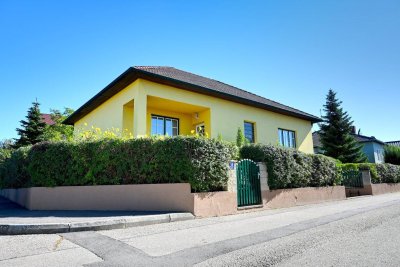 Einfamilienhaus in Retz – ca. 130 m² Wohnfläche, Garten mit Pool &amp; Terrasse