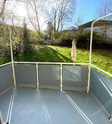 * JUNGE FAMILIEN AUFGEPASST * frisch RENOVIERT * Erdgeschoss * BALKON * KL WEST *