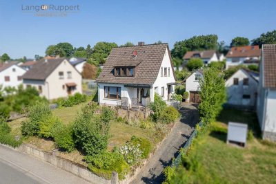Gemütliches Einfamilienhaus mit Garage, Hobbywerkstatt und großem Garten in Fürth