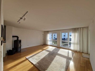 Sonnige hochwertig ausgestattete 4 Zimmer-Wohnung mit Balkon