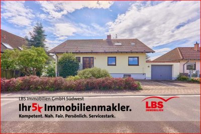 Freistehendes Einfamilienhaus mit Einliegerwohnung in ruhiger Lage
