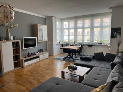 Günstige 5-Zimmer-Wohnung mit Balkon und übernehmbarer Einbauküche in Zwickau