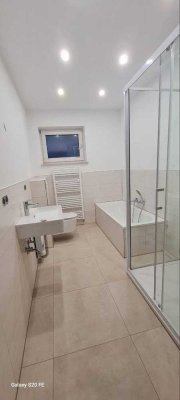 Helle, sanierte 4-ZKBWC mit Balkon, neuer Küche & Stellplatz - 83 m², Paderborn-Sennelager