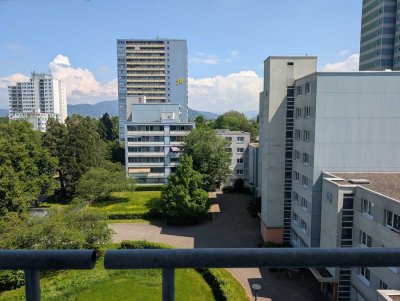 Großes möbliertes WG-Zimmer mit eigener Küche bodentiefen Fenstern und Balkon (2er-WG)