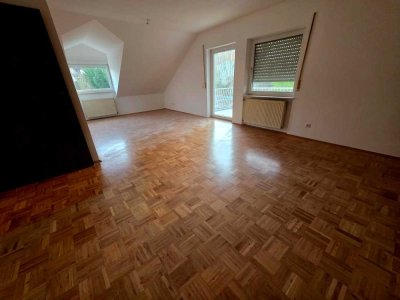 Helle 2-Zimmer Dachgeschosswohnung mit Balkon in Künzell