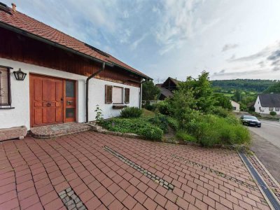 Großzügiges Einfamilienhaus m. Potential, zusätzlichem Baugrundstück+Doppelgarage in Untersteinbach