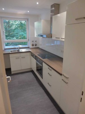 ANFRAGESTOP! - Helle, hochwertig sanierte 2 Zimmer Wohnung am Waldrand