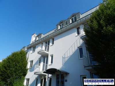 Helle 2-Zimmer Wohnung mit Balkon und Garage