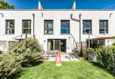 NEU *Paul & Partner* NEUBAU ZWEITBEZUG DIREKT AM PARK! MIT 2x STELLPLÄTZEN & EBK !