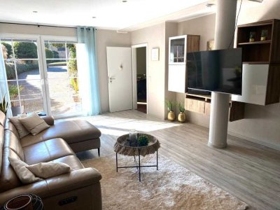 Freundliche und  helle 4-Zimmer-Untergschosswohnung mit Einbauküche