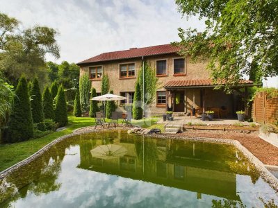 Ihr Gänsehaut-Erlebnis: Schönbergs Traumhaus mit Schwimmteich und Fasssauna
