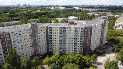 Solide Investition: Vermietete Eigentumswohnung mit 2,5 Zimmern und Balkon in Berlin