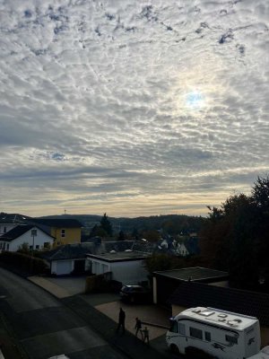 Helle 2,5-Zimmer-Wohnung mit Balkon und Stadtblick