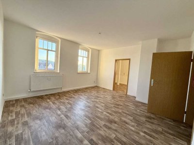 Lichtdurchflutete 3-Raumwohnung mit Stellplatz zu vermieten