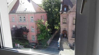 Top-Lage am Archivpark, 39m² Grund!: Möblierte 2-Zi-Whg mit Dielenboden & Parkblick – Provisionsfrei