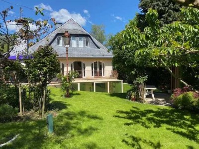 Villa für Mehrgenerationenwohnen – mit Büro/Praxis-Fläche und Wellnessbereich
