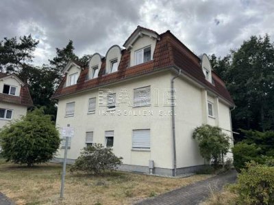 Blick ins Grüne - gepflegte 2 Zimmer Dachgeschosswohnung mit Balkon und Stellplatz in Weixdorf