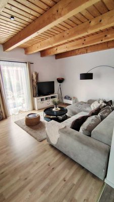 Ansprechende 4-Zimmer-Doppelhaushälfte mit einem gemütlichen Garten und EBK