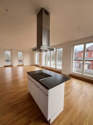 Stilvolle 3-Raum-Penthouse-Wohnung mit offener Küche und großer Dachterrasse!