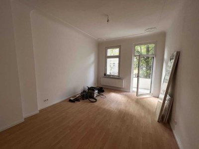 Erstbezug nach Kernsanierung: Schöne 2-Zimmer-Wohnung mit Balkon