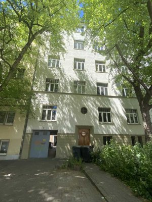 ++ Wunderschöne helle 3 Zimmer Altbau Wohnung im Wiesbadener Westend ++
