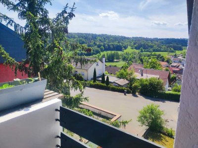 2 Zimmer DG Wohnung mit Balkon und Garage in kleiner Einheit