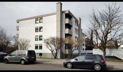 Erstbezug nach Sanierung und Einbauküche: Geschmackvolle 2-Zimmer-Wohnung mit geh. Innenausstattung