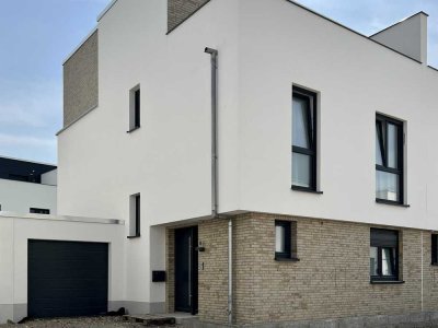 Attraktive Doppelhaushälfte mit Garten, Dachterrasse und Garage in Göttingen am Klosterpark.