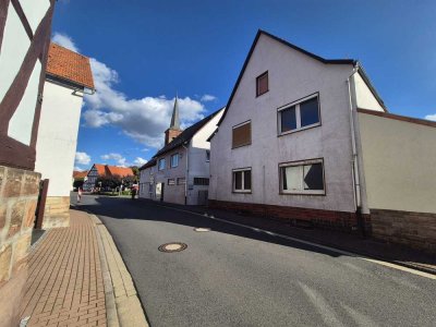 Zwei Einfamilienhäuser plus Scheune + verschiedene Nutzflächen in Meinhard