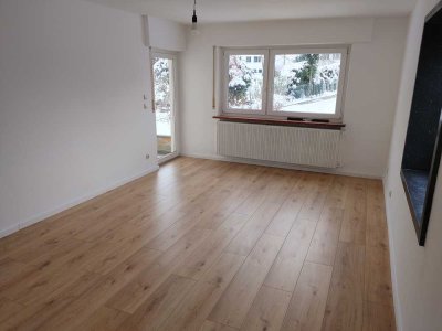 Vollständig renovierte Erdgeschosswohnung mit drei Zimmern und Balkon in Donzdorf