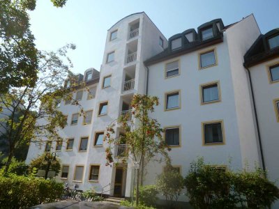 Zentrale Lage und Ausblick ins Grüne - 2-Zimmer-Wohnung am Landgestüt