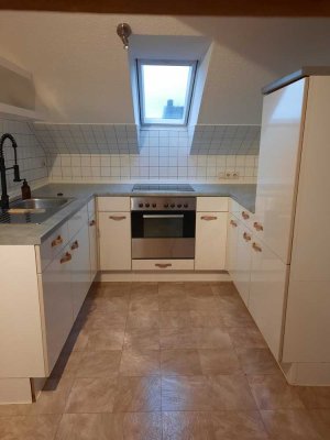 Zentral gelegene Single Wohnung im DG