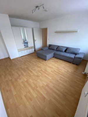 Schöne gemütliche teilmöblierte 1,5 Zimmer Wohnung (Wohnzimmer, Küche, Bad, Schlafzimmer)